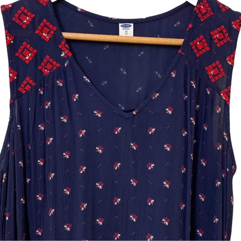 Beautiful Old Navy Sleeveless Blouse size XS - Picture 3 of 4